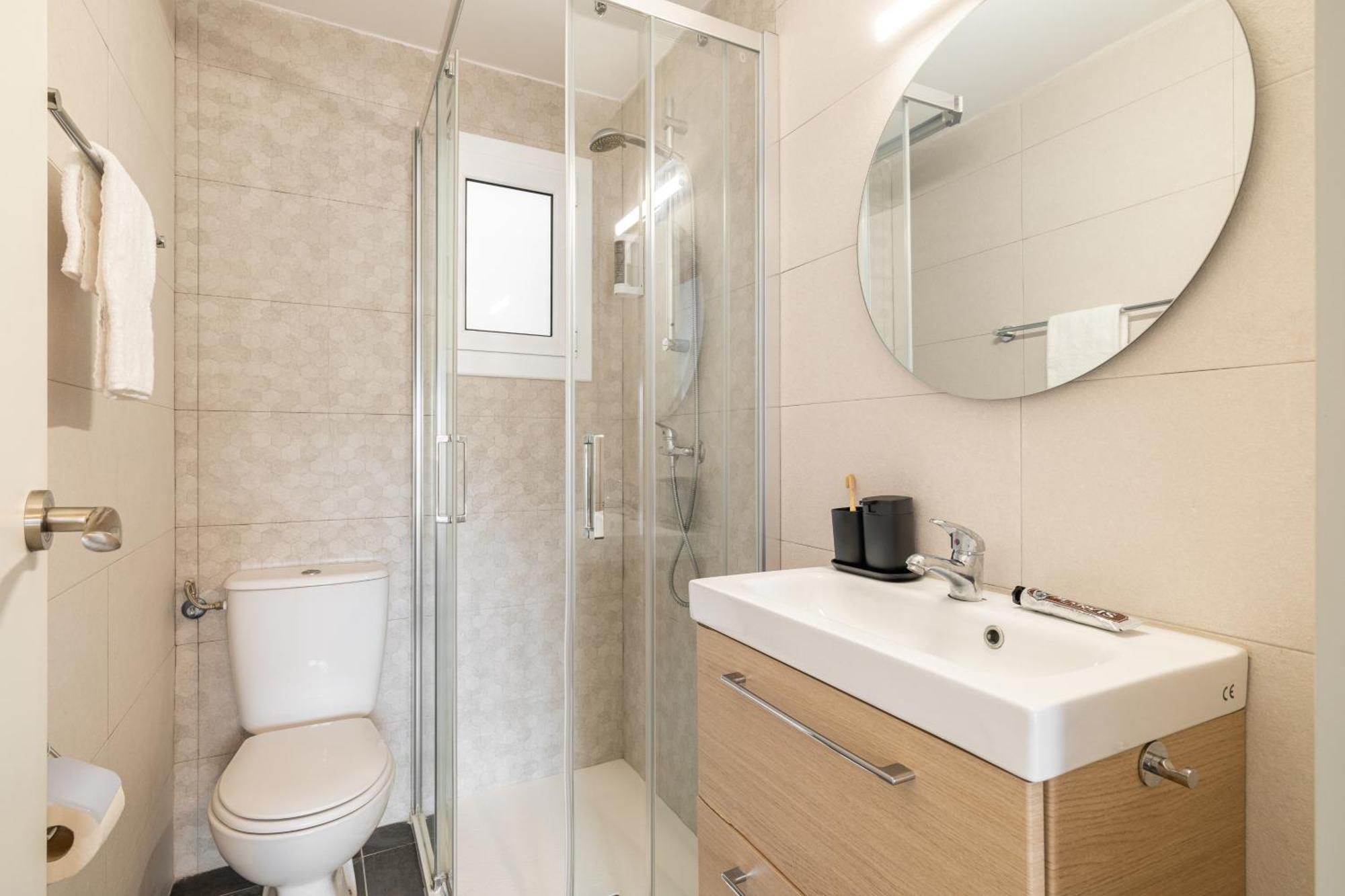 Collblanc Apartment By Olala Homes لوسبيتاليت دي يوبريغات المظهر الخارجي الصورة
